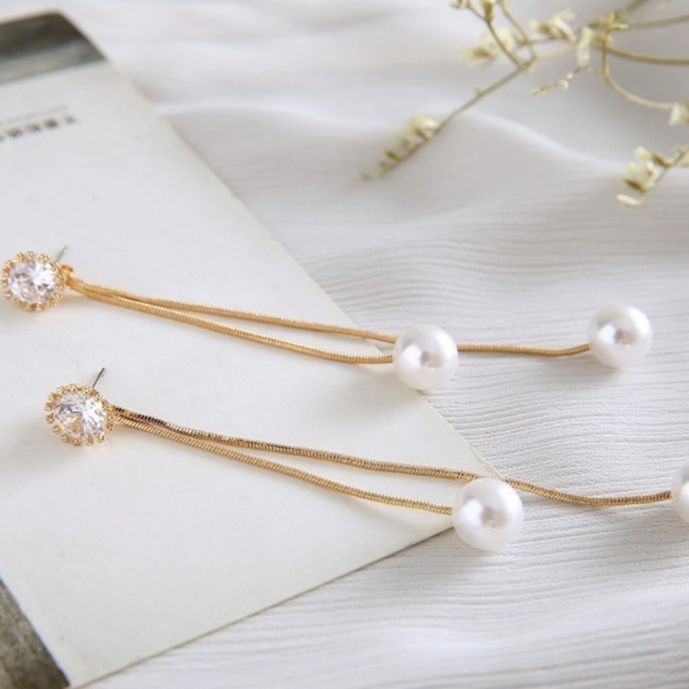 3 for $15💕 Simple Pearl Drop Earrings - Picture 2 of 3